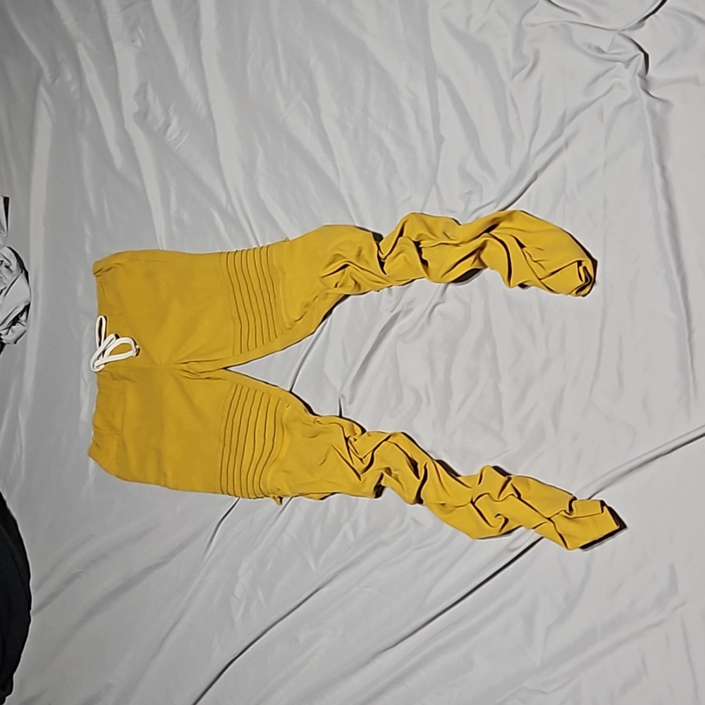 Yellow pants